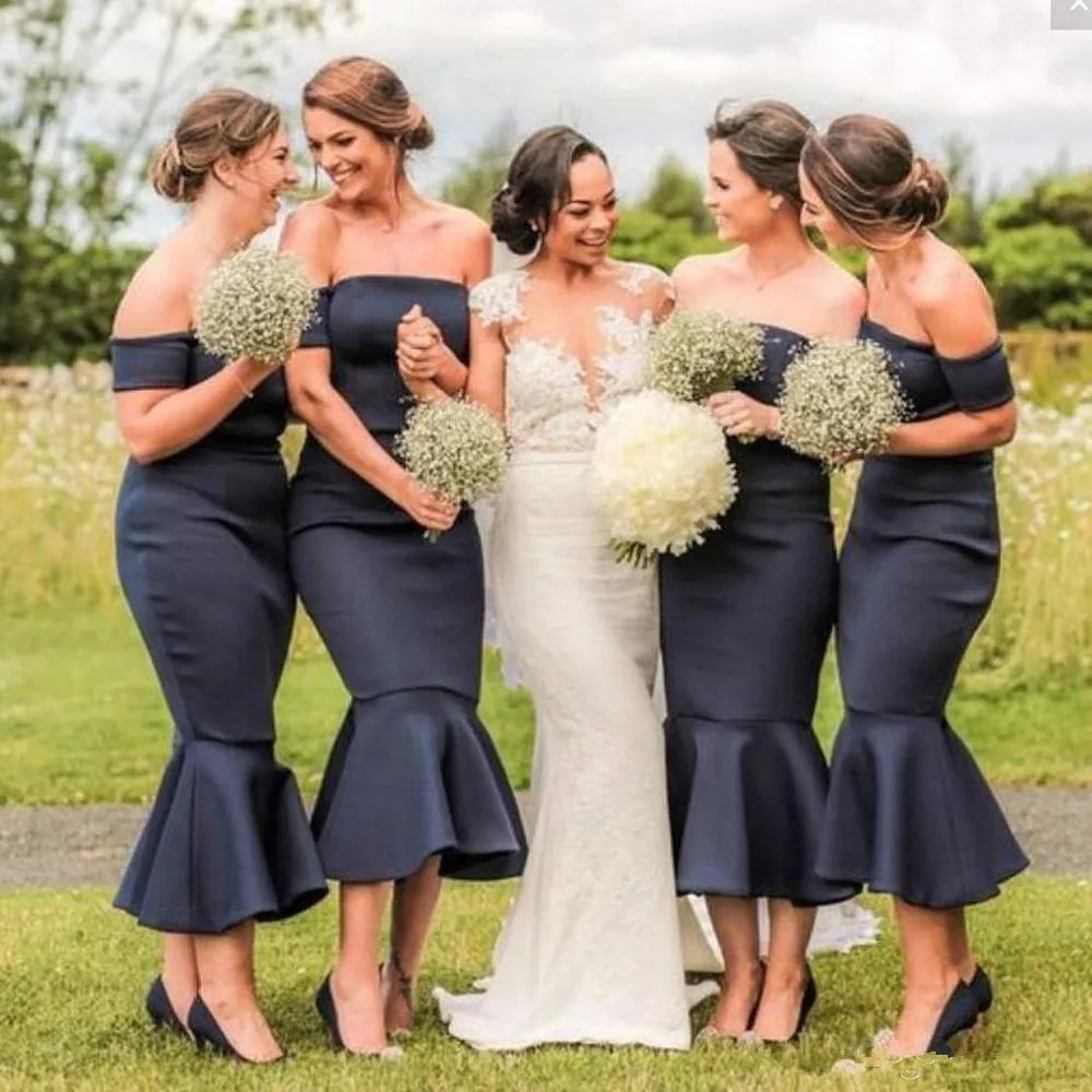 Robes de demoiselle d'honneur noire Longueur de la cheville sur l'épaule sirène courte femme d'honneur robe plus taille country midding fête invité porte vestidos