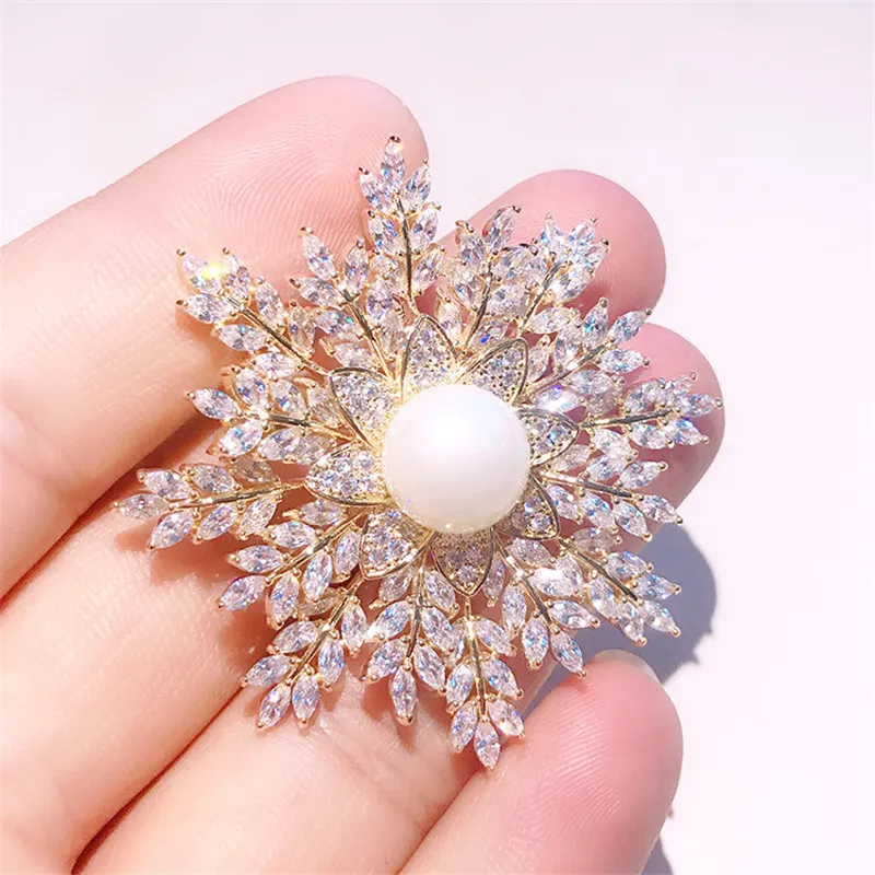 Ekopdee Sparking Luxury AAA Zircone Spille per le donne CZ Crystal Snowflake Spilla Dress Pins Bridal Wedding Party Jewelry 2021