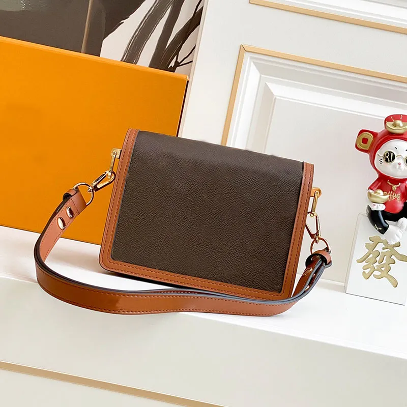 Messenger Crossbody Bag Backpack Shoulder Bags Fashion Patchwork Letter Printing Twist Lock Open Genuine Leather Chain Decoration High Quality