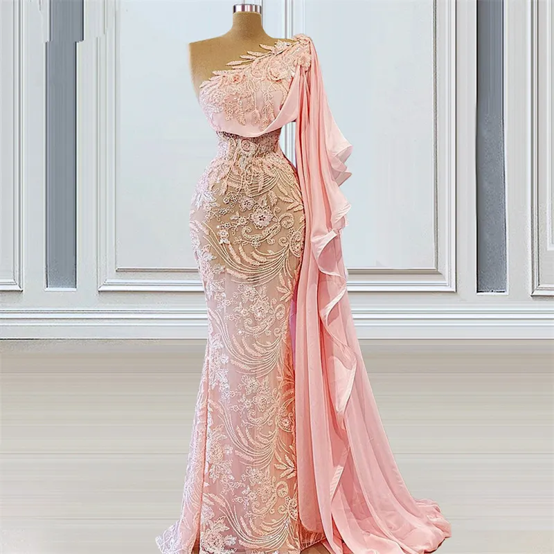Chic rosa sjöjungfrun kväll klänningar en axel spets applikationer festklänningar kvinnor prom klänning främre delad golv längd elegant robe de soriee