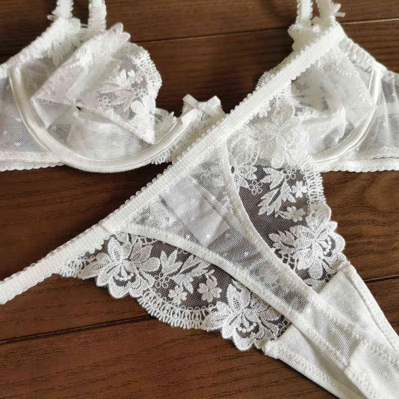 NXY SEXY SET2021 HOLLOW OUT LACE Ultra-Tunna Mesh Emboridery Bra och Thongs Set Underkläder Underwire Kvinnor Sexig Underkläder Vit Svart 1128