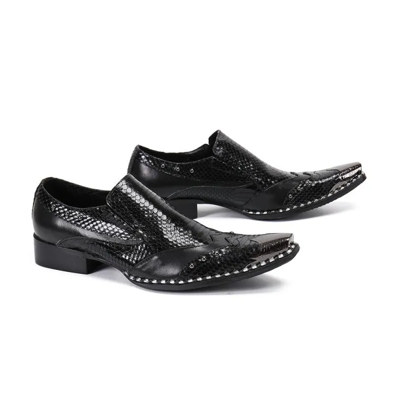 Estilo de Negócios Rebites Homens Vestido Sapatos Moda Homem Sapatos de Couro Sapato Sapato Masculino Oxfords Flats Respirável Casamento Sapatos