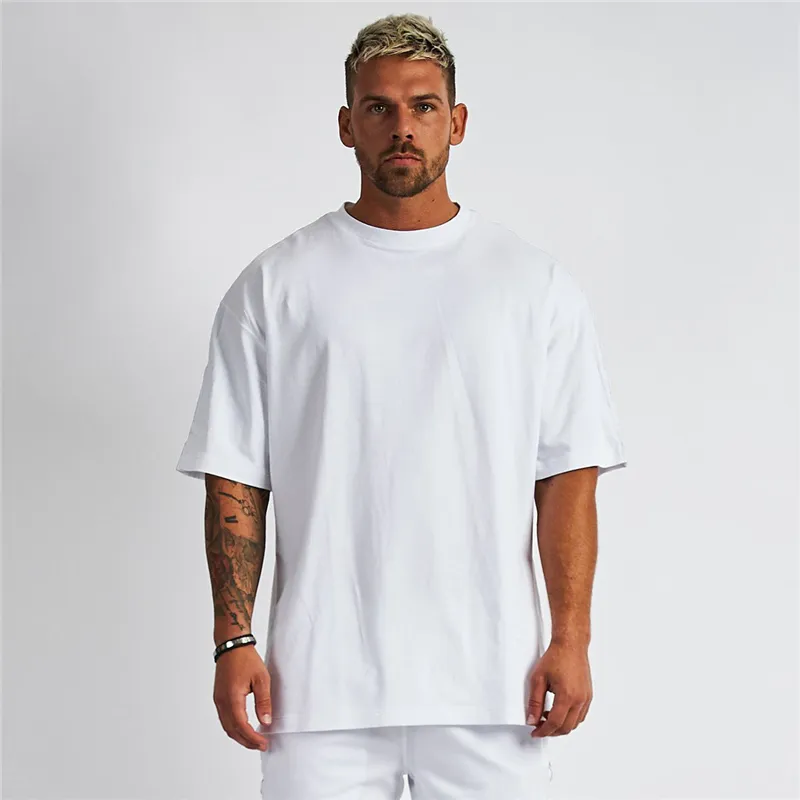 Muscleguys Oversized Camiseta T-shirt Homens Ginásio Bodybuilding e Fitness Loose Casual Lifestyle Vestimento T-shirt Streetwear Hip-Hop Tshirt 210421