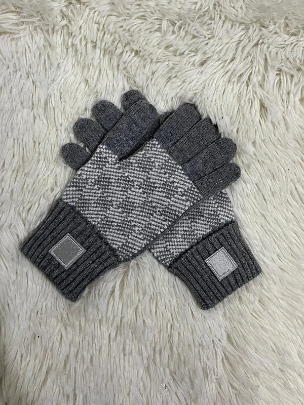 2022 Black Gray Cashmere Gloves دافئة في قفازات الخريف للنساء مصممة رسائل للسيدات طباعة قفازات مطرزة للنساء fashio280g