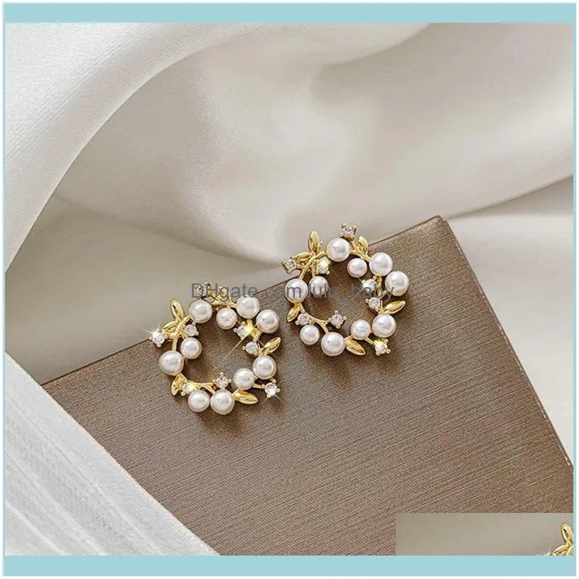 Stud River Charm Women Studs Earrings Irregular Imitation Pearls Flower Gold Color Delicate Earring Female Fashion Jewelry 1Pair1