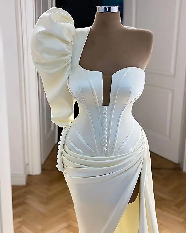 Weiße Aso Ebi Arabische Meerjungfrau-Abschlussball-formale Kleider Langarm-Krepp-Schatz-Schatz High Side Split Plus Size Afrikanische Knöpfe Besondere Anlässe Abend-Party-Kleider Tragen