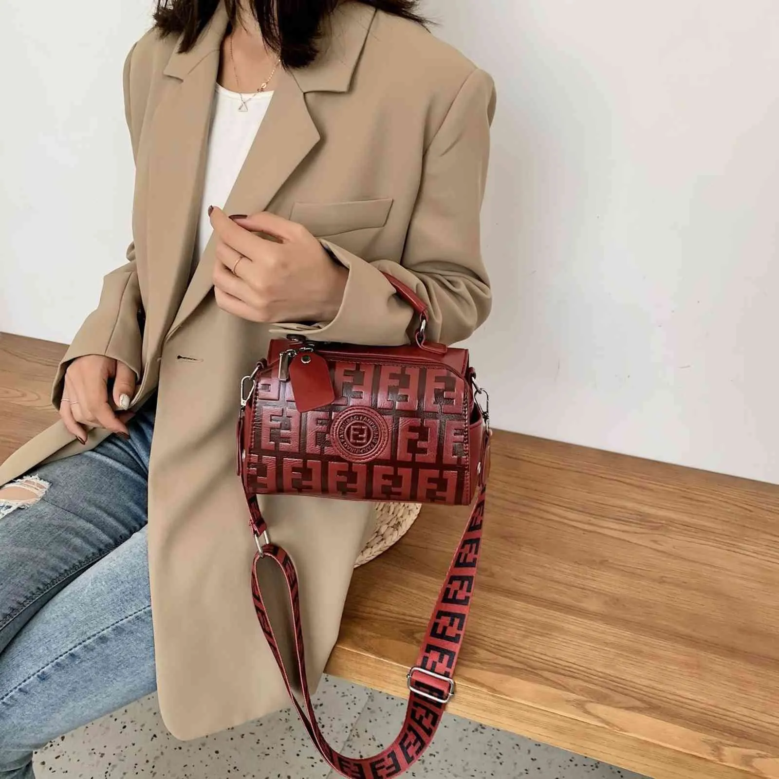 2024 new fashion embossed handbag Pu Boston Bag Small purse broadband messenger one shoulder women's bag