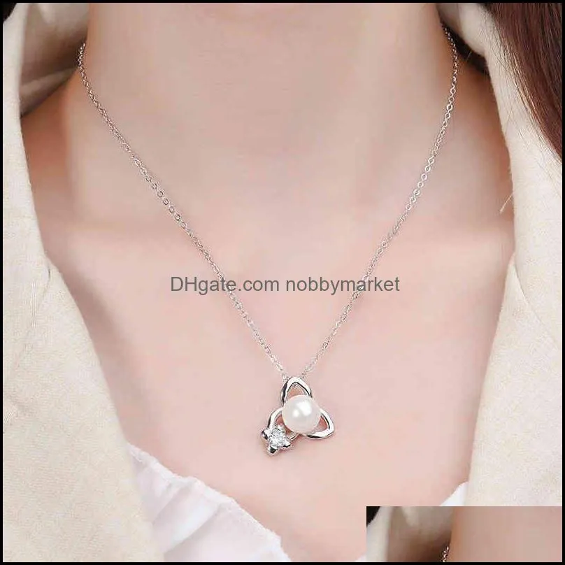 Fanyu City clover Pearl Pendant Necklace Fashion temperament lucky grass clavicle chain gift for girlfriend