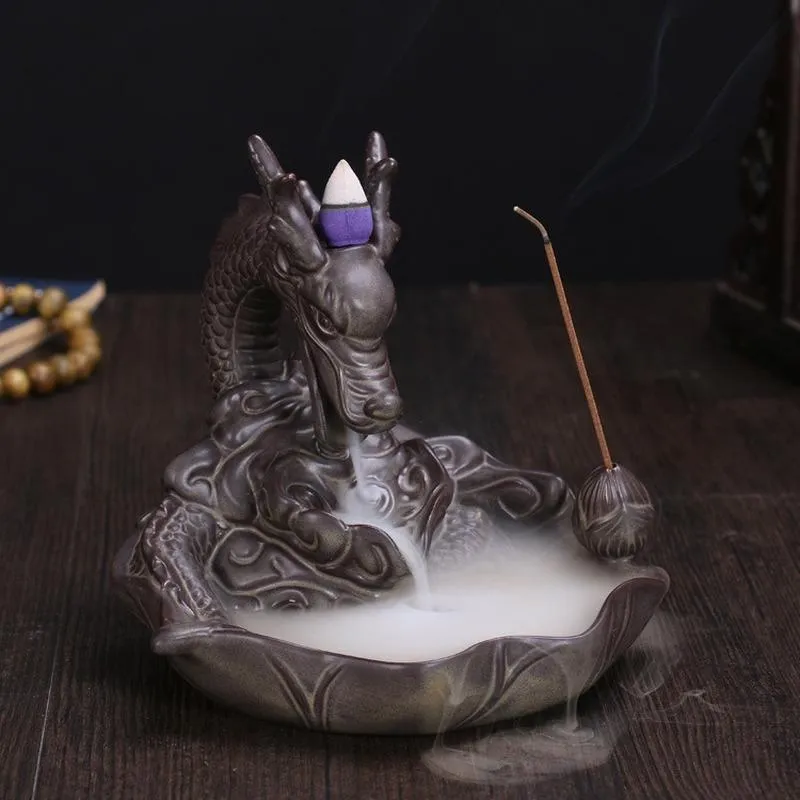 Dragon Incenso Burner Smoke Backflow Cono Holder Portainser Mini Scrivania Desk per ufficio Decorazione Home Arredamento Teahouse Ornament Fragrance Lamps