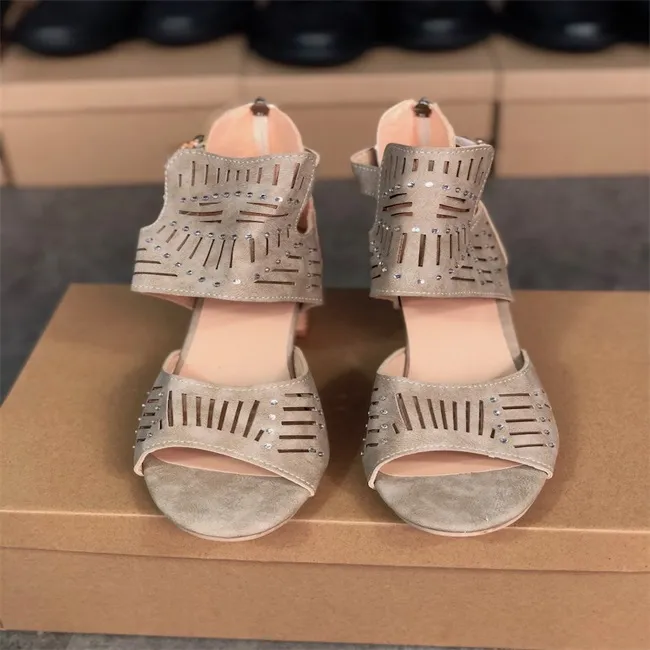 2021 Mode Femmes Sandale Robe d'été Sandales à talons hauts Chaussures de créateurs Sandales de plage avec cristaux Bonne qualité EU35-43 W13