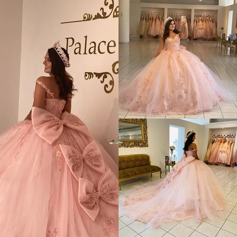 الوردي 2022 فساتين quinceanera الدانتيل يصل appliqued قبالة الكتف القوس الأميرة الكرة بثوب حفلة موسيقية ارتداء الحلو 16 اللباس vestidos تنكر