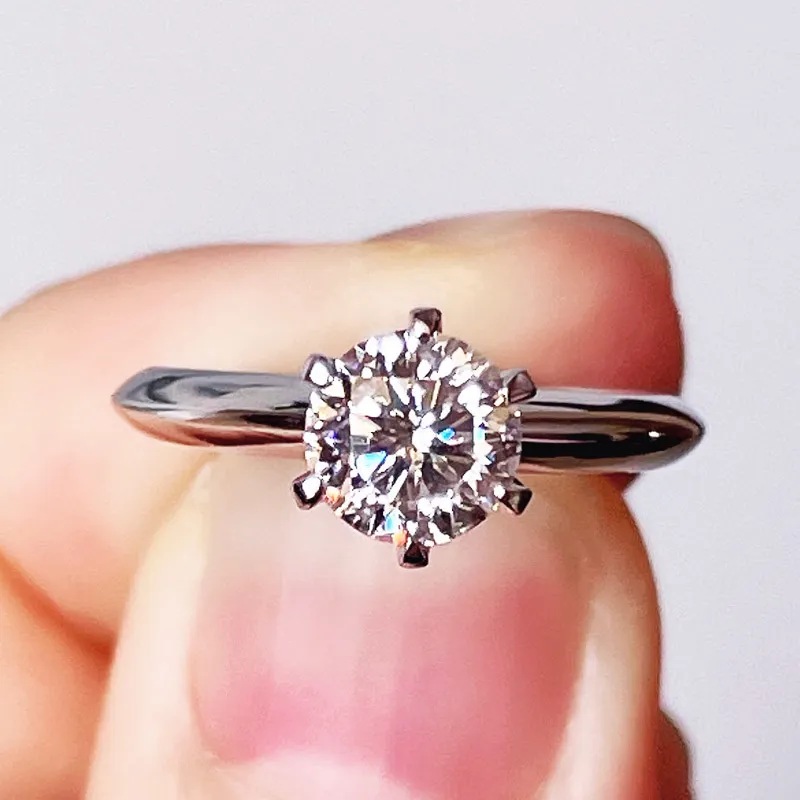 1ct Moissanite Labダイヤモンドリングシンプルなファッション6プロングサイズ6.5mm 925スターリングシルバー