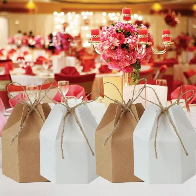 Cadeau cadeau 25pcs paquet de papier kraft boîte en carton lanterne hexagone faveur de bonbons et fournitures de fête de mariage de Noël Saint-Valentin