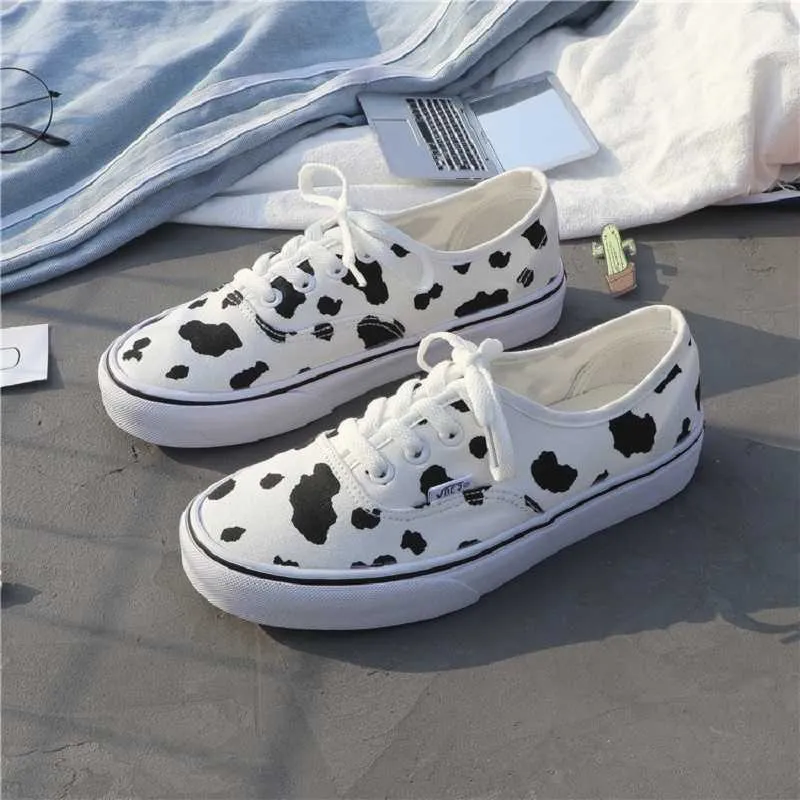 Vrouwen Canvas Sneakers Koe Print Patchwork Witte Schoenen Merk Mooie Meisjes Dikke Hak Sneakers Designer Lage Top Running Platform Y0907