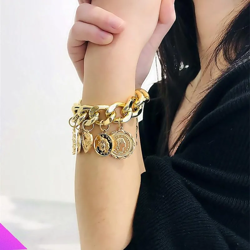 Charm Bracelets Round Embossed Tag Bracelet Alloy Fashion Romantic Lady Girl Jewelry Gift 2021 Summer 2 Colors