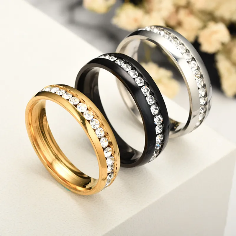 Crystal en acier inoxydable Row Diamond 6 mm Silver Gold Band anneaux Men Femmes Metal Jewelry Fashion Couple Cadeaux