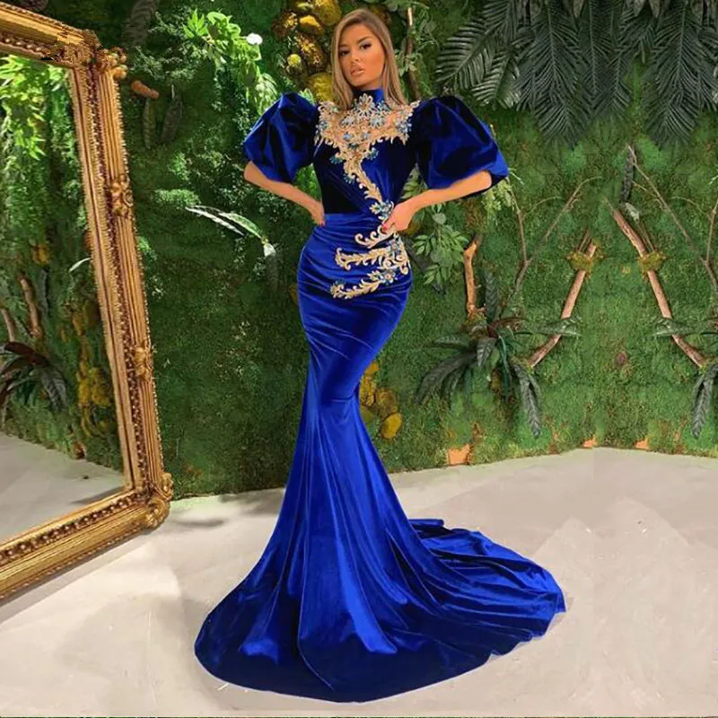 Arabskie suknie wieczorowe Kolorowe Kryształowe Koraliki Aplikacje Velvet Mermaid Prom Gown Blue Celebrity Party Wear Robe de Mariée