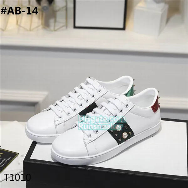 Men Women Sneakers Casual Shoes Top Quality Bee Chaussures Leather Sneaker Ace Embroidery Stripes Sports Trainers Fashion Luxurys Designers Flats Bottoms Loafers
