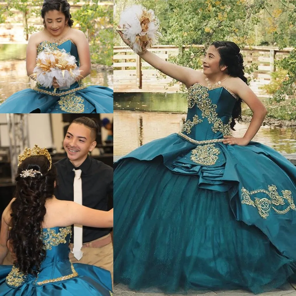 2022 Bescheidenes blaugrünes Quinceanera-Kleid in Übergröße, goldbestickt, mit Perlen, trägerlos, mit Schnürung, Satin, Tüll, Rüschen, süßes 16-Kleid für 15 Mädchen