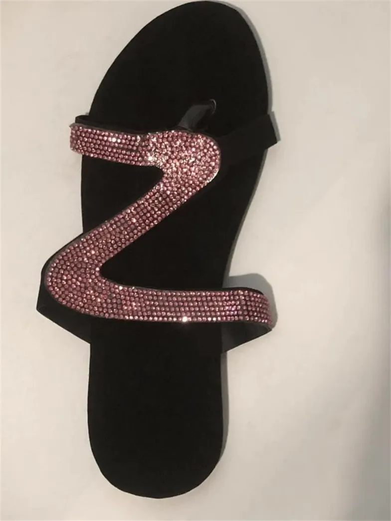 2021 Femmes Diapositives plates Sandales de créateurs Mode Filles Strass Pantoufle Noir Blanc Été Plage Tongs Grande Taille 35-43 Top Qualité W2