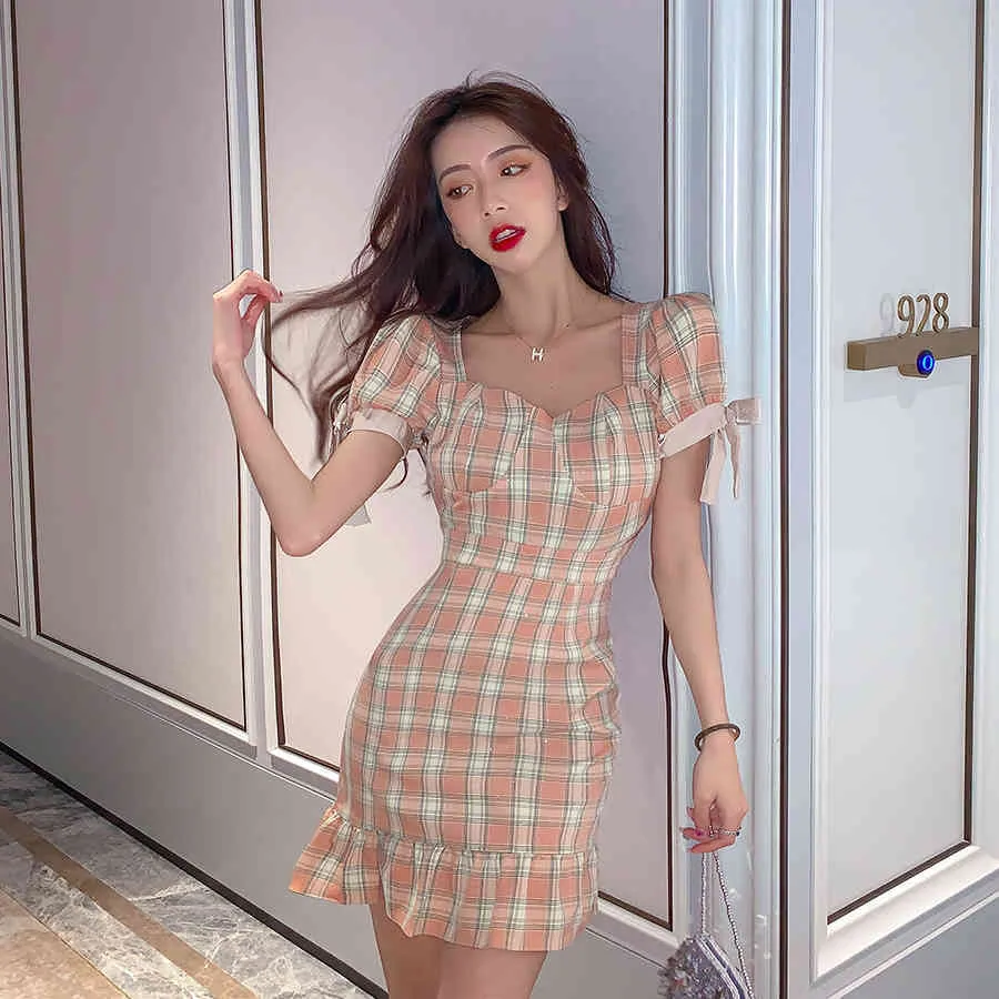 Sweet French retro plaid Ruffles dress Women Chic Bow slim Sexy short sleeve Summer 210514