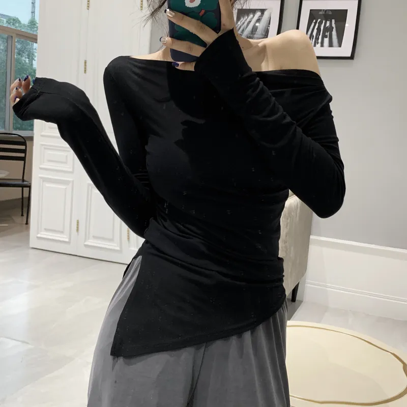 韓国人気[PLEASENOFOLLOW]KACY LETTERING LONG OFF SHOULDER TOP Kacy Lettering Long Off-Shoulder Top - 플리즈노팔로우