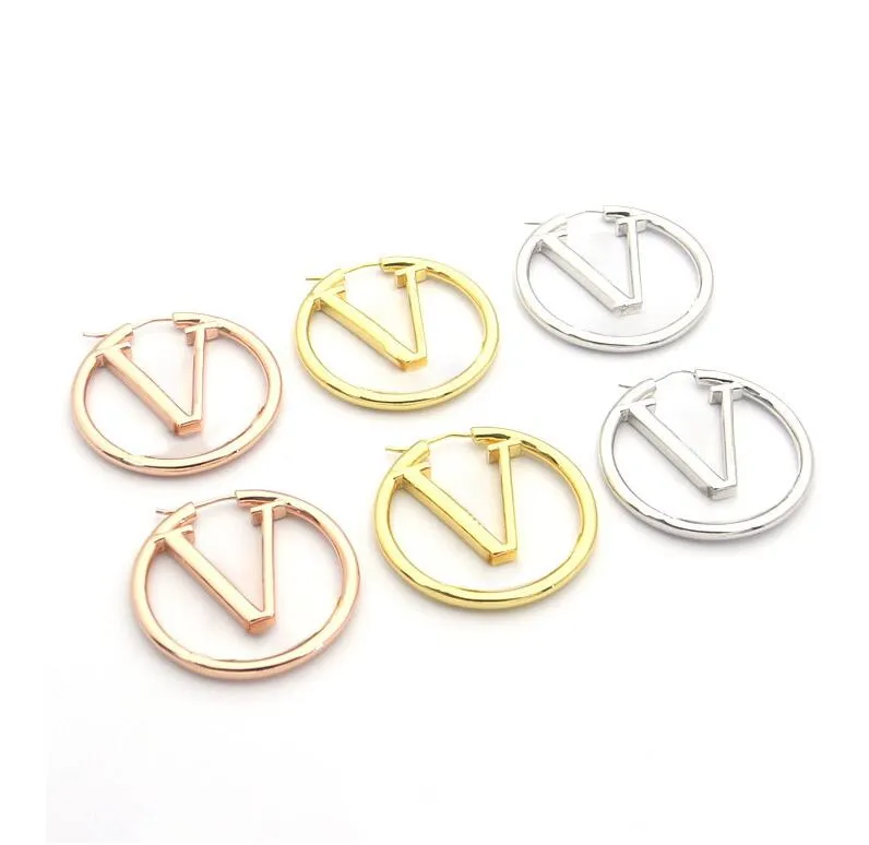 Europe America Fashion Style Lady Women Gold Silver-Colour Hardware Engraved V Initialer Hollow Out Hooped Earrings M64288259f