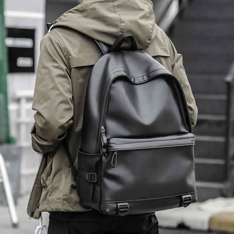 ティーンエイジャー男の子カレッジバッグラップトップバックパックMochila Masculina K726のための新しいファッションメンズレザーバックパックブラックスクールバッグ