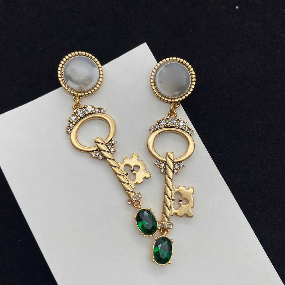 Elegant Pérola Dourada Chave Brincos Senhoras Estilo Retro Mulheres Verde Zircon Brilho De Natal Fashion Fine Jewelry Acessórios 2022