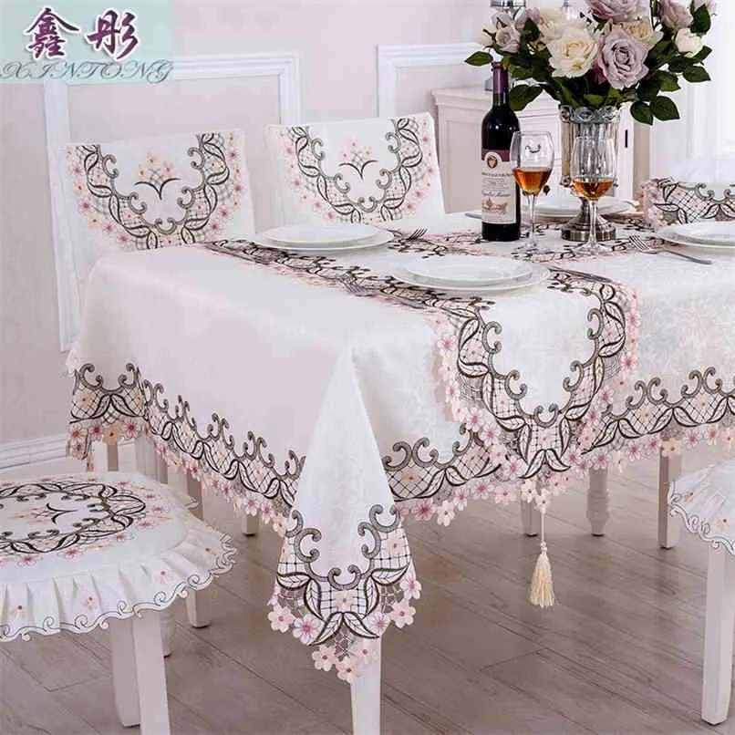 Europe Flowers Embroidered Tablecloth White Hollow Lace Dustproof Table Cover Wedding Banquet TV Cabinet Cloth 210626