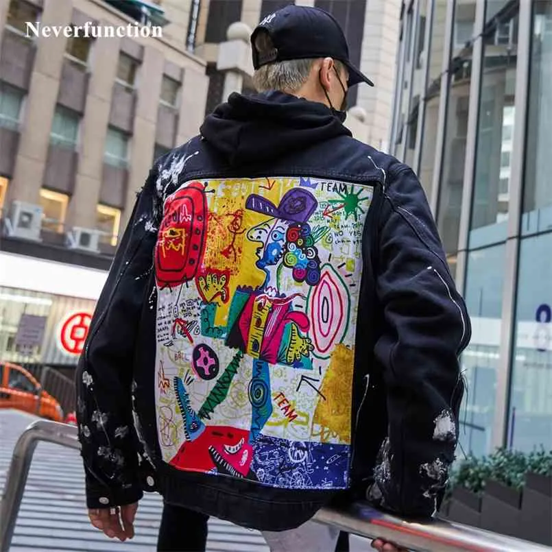 Мужчины Streetwear Graffiti Appliques Печатные джинсы куртка битник дыры свободные хип-хоп мотоцикл хлопок черные повседневные джинсовые куртки 210818