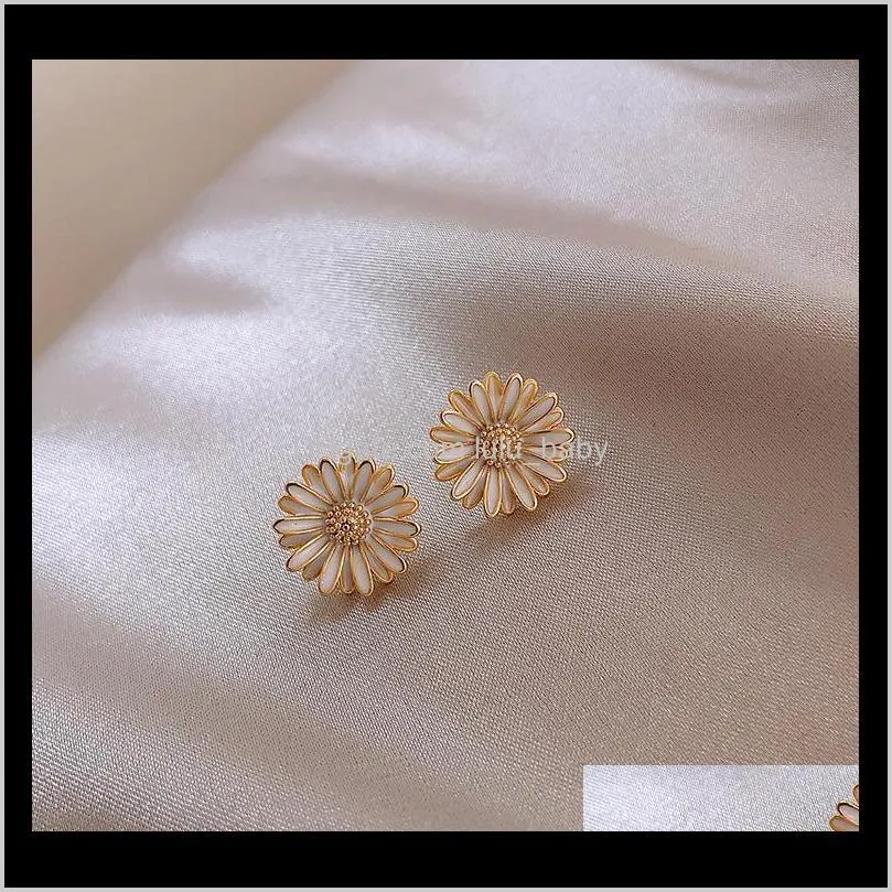 YAOLOGE Daisy Flowers Stud Earrings For Female Refinement Exquisite Enamel French Temperament 2021 Vintage Earrings wholesale