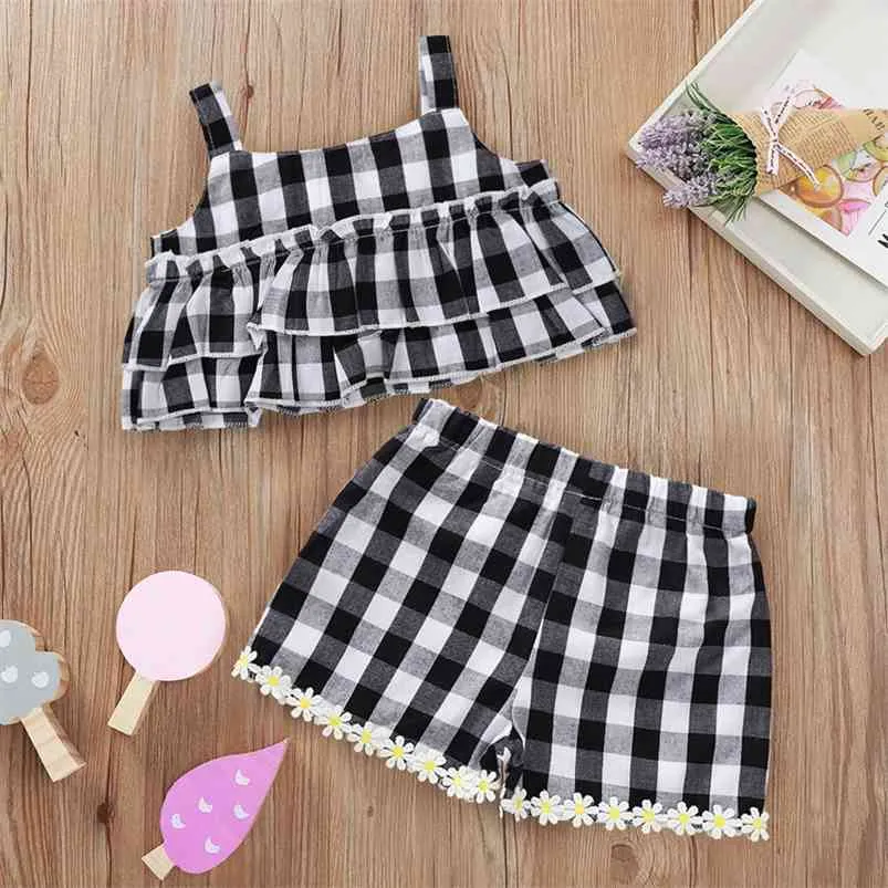 Summer Infant Rompers Clothes Strap White and Black Plaid Tops Decorative Floret Shorts Cute Girls 2 pcs Sets Baby Costume 210629