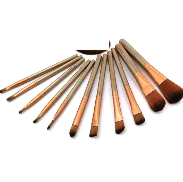 Ensemble de pinceaux de maquillage à manche en bois Kit de pinceaux pour ombre à paupières Foundation Eyeliner Outils de maquillage cosmétiques avec boîte 12pcs / set