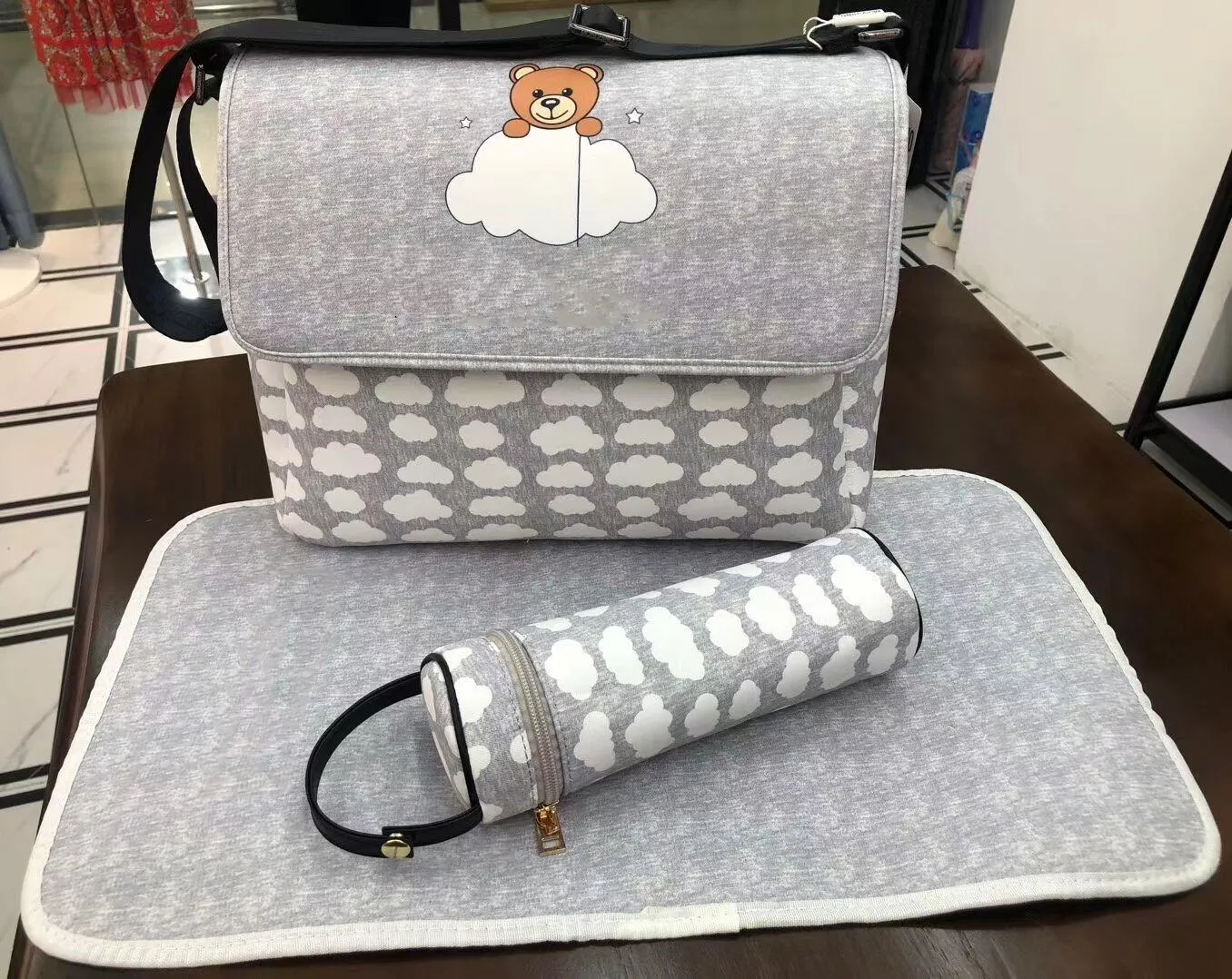 Waterproof Diaper Bag Backpack for Mom Dad Large Capacity Multi Function Insulated Wet Dry Compartments Geometric Animal Prints
