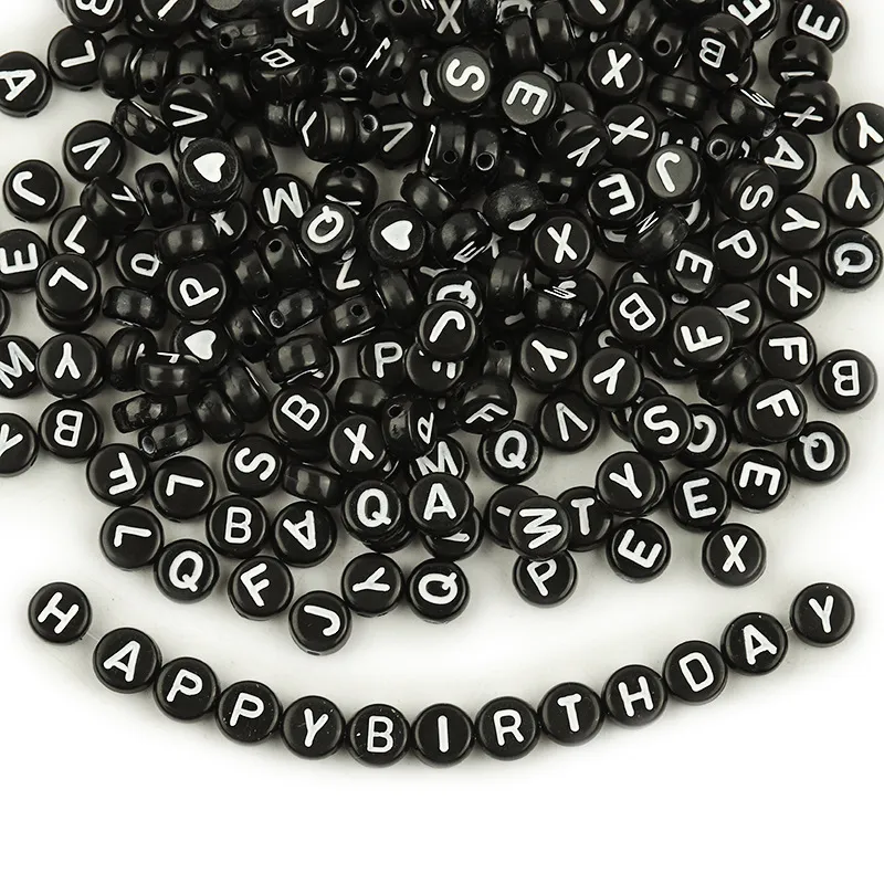 500 unids/lote Dia.7mm cuentas espaciadoras blancas y negras cuentas con letras acrílicas A-Z alfabeto apto para hacer collares y pulseras Diy