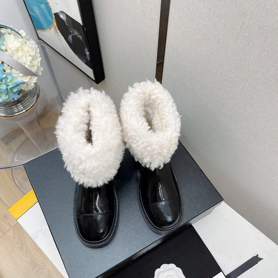 2021 top quality new Sheepskin wool all-in-one snow boots ladies short slip-on flat Martin boots