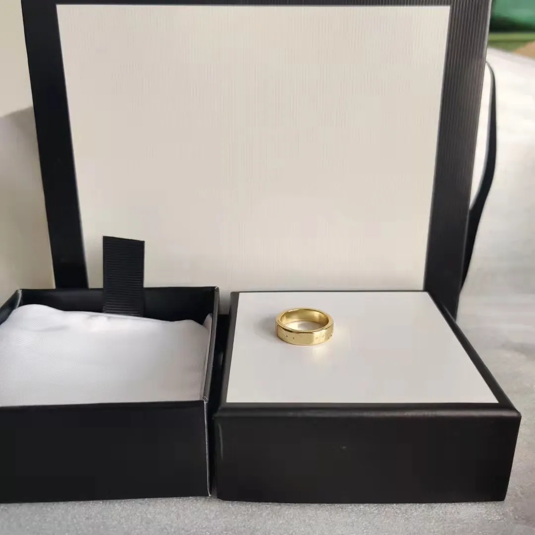 Nuova personalità dell'anello di coppia di stile semplice per gli anelli dell'amante Fornitura di gioielli placcati in argento di moda