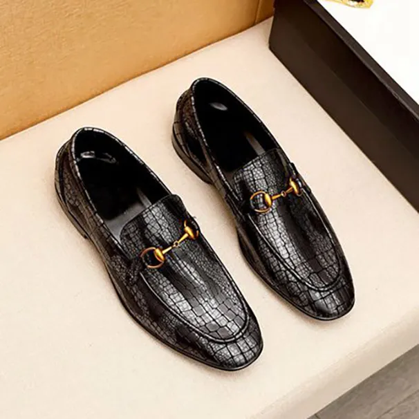 Zapatos de vestir de negocios clásicos para hombres, hermosas suelas de cuero real, zapatos casuales, moda encantadora y estilo de ocio, estilos italianos, piel de vaca