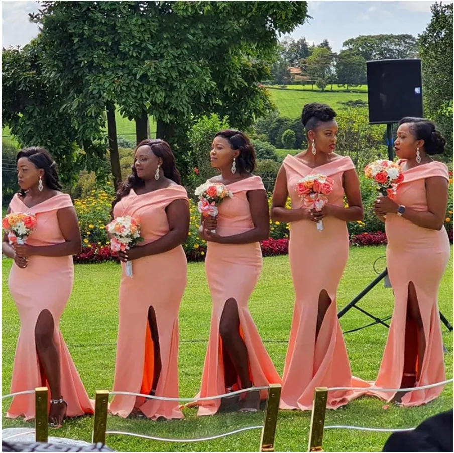 Vestidos de dama de honra africano 2021 Lado cor-de-rosa Split casamento vestido de convidado longo sexy fora do ombro robe demoiselle d'honneur