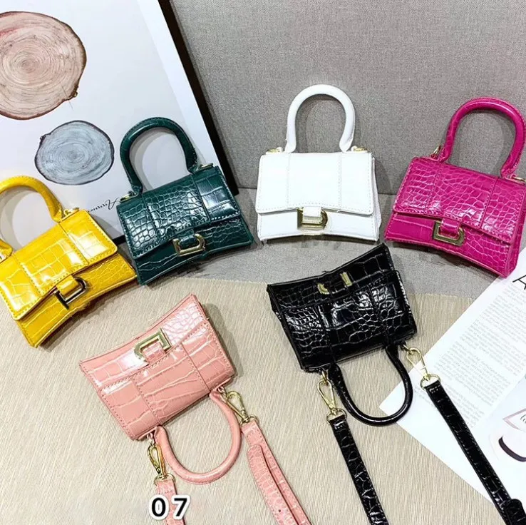 Designer Kids Mini Purse Fashion Children Letter Pendant enkele schouder Crossbody Tassen Girls Pu Casual Accessoires Wallets vrouw Lipstick Bag F628