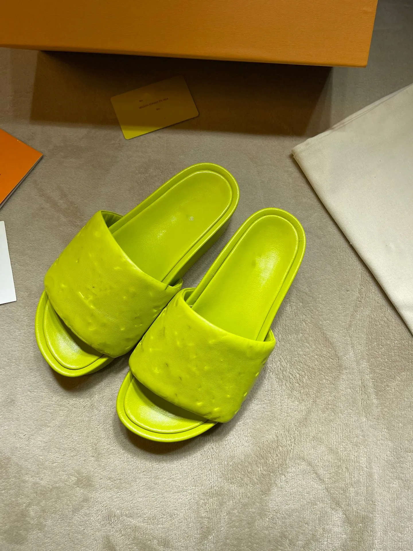 購入お買い得 厚手の太い厚さと屋外の印刷スリッパの家庭用屋内滑り止めブラックバスルーム入浴夏の男性 お買得 Rebeccasingsonmd Com