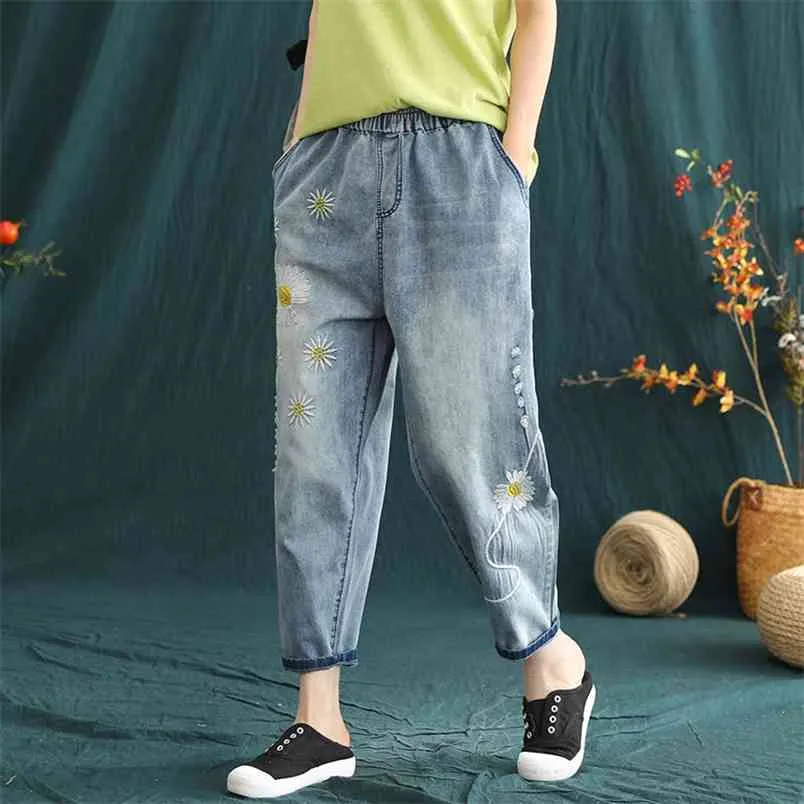 Sommer Kunst Stil Frauen Elastische Taille Lose Ripping Jeans Blume Stickerei Vintage Baumwolle Wade-Länge Denim Harem Hosen S973 210512