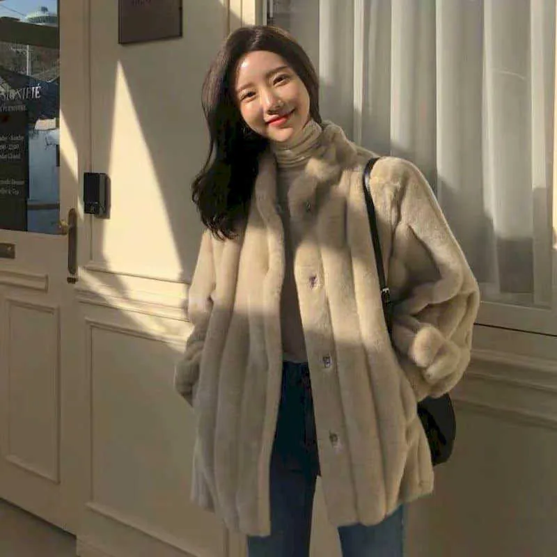 Imitation Lamb Fur Coat Kvinnors High Street Koreansk version av den lilla stand-up krage och manschetter Mid-length Plush 210526