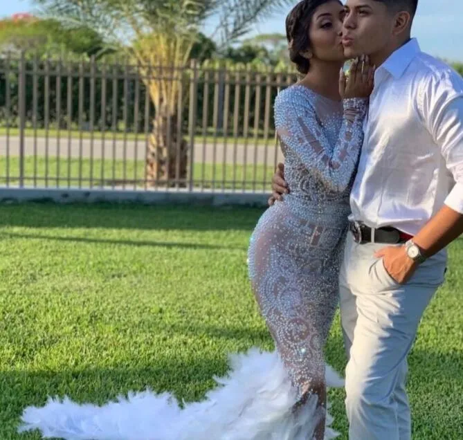 Robe de soirée femme tissu Mariage Yousef aljasmi Zuhair murad Plume Dos nu Argent Cristaux Manches longues Sirène Myriam fares Gaine kim kardashian Kylie jenner