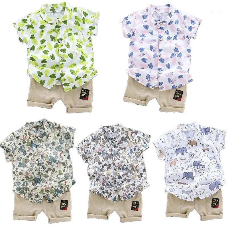 Kläder uppsättningar topp hawaiian pojkar uppsättning sommar mode blommig kortärmad tröja + shorts pojke casual wear gentleman 2 stycke