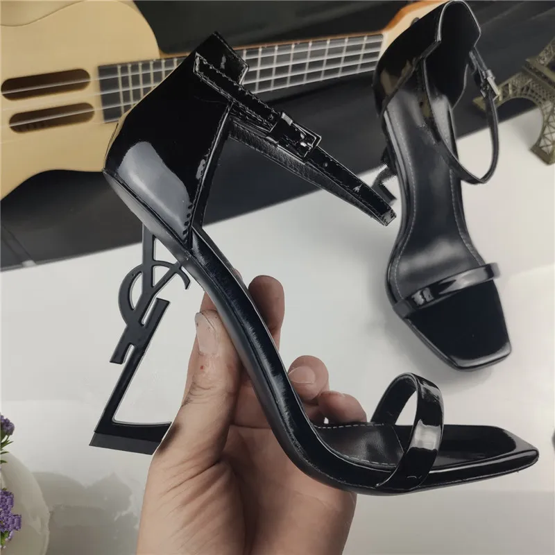 Tasarımcı Kadın Sandalet Parti Moda 100% Deri Dans Ayakkabı Yeni Seksi Topuklar Süper 10 cm Lady Düğün Metal Kemer Toka Yüksek Topuk Kadın Ayakkabı Büyük Boy