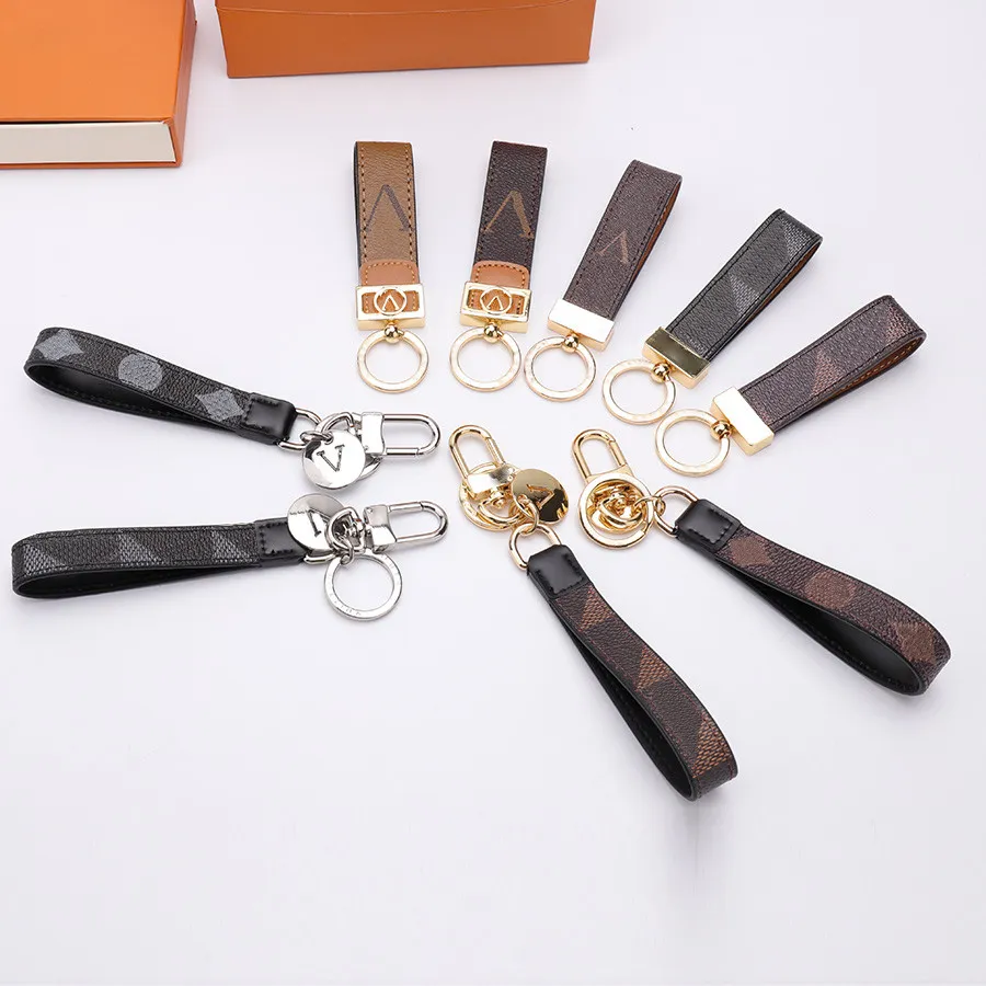 Fashion Key Buckle Car Keychain Handmade Leather Keychains Men Women Bag Pendant Accessories 9 Color