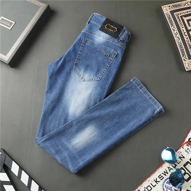 Wysokiej Jakości Mężczyzna Projektant Luksusowy Dżinsy Niebieski Kolor Zakłopotany Business Casual Street Wear Man Jean Rock Slim-Leg Fit Ripped Hole Stripe Słynne spodnie