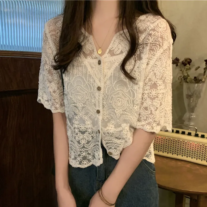 Verão coreano bordado tops de mangas curtas mulheres lace blusa doce buttle sheer cadigan camisa tops 210515